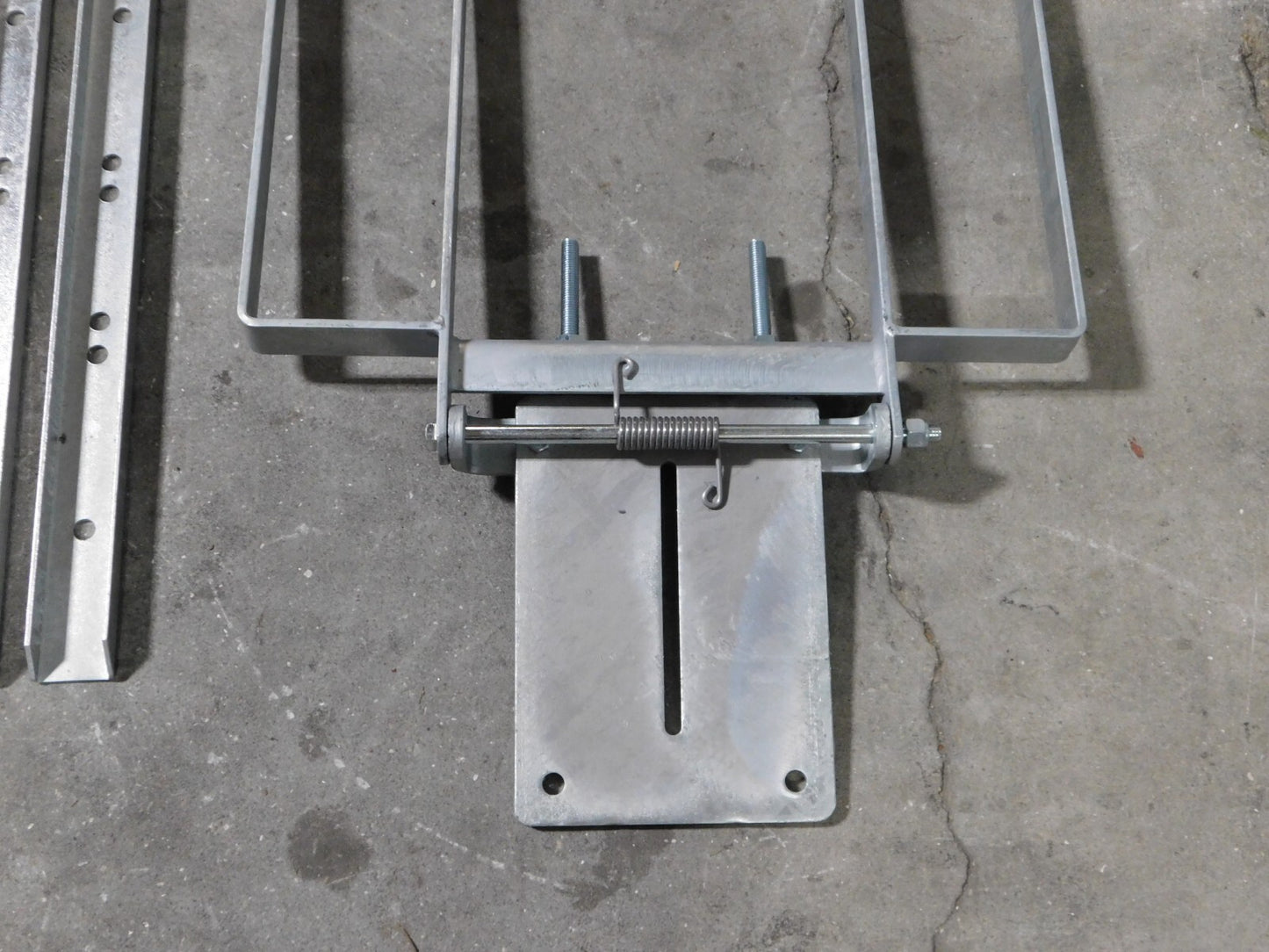 Fabenco Galvanized Carbon Steel Self Closing Rail Safety Gate XL71-21