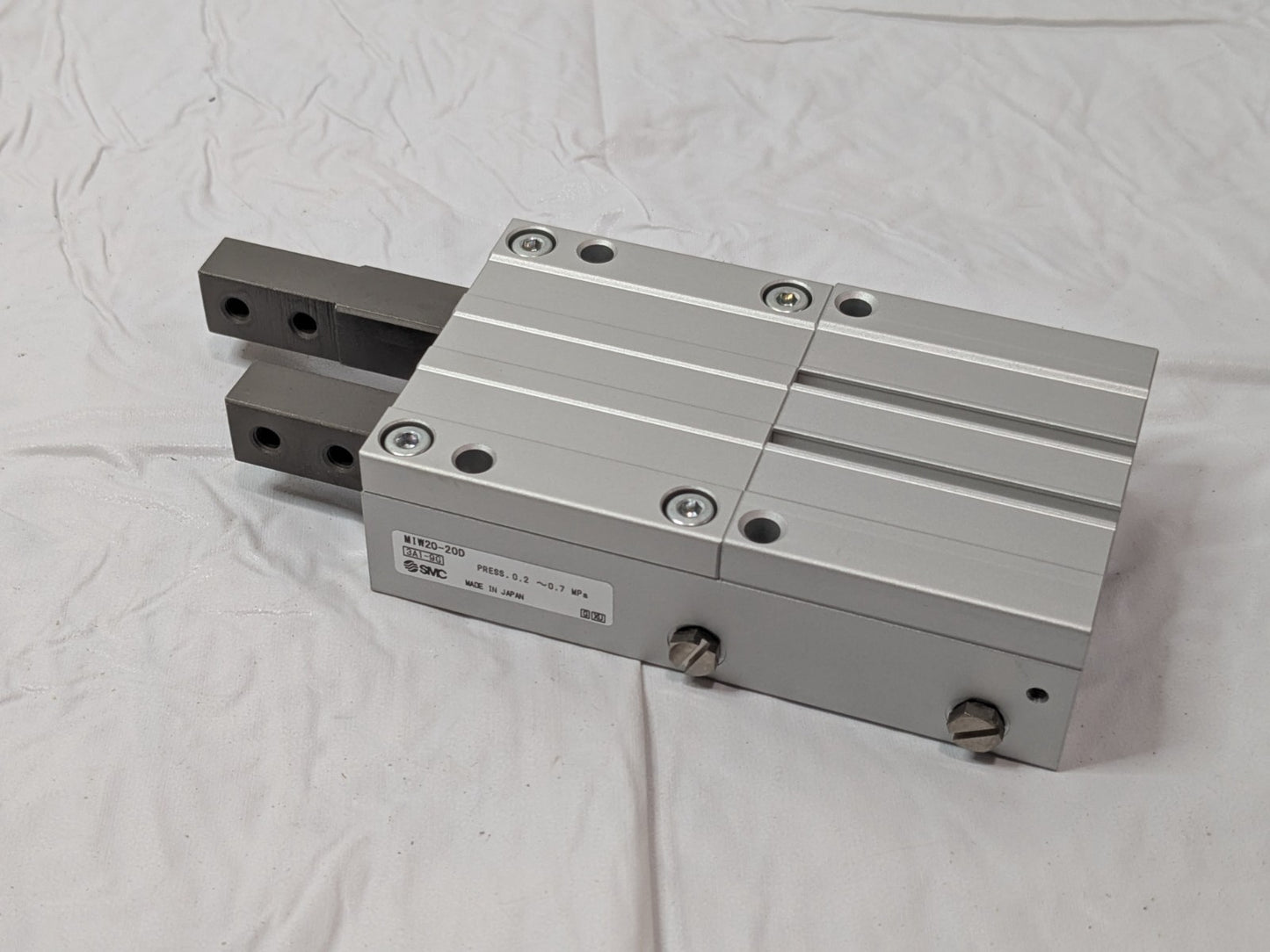 SMC Slider Guide Cylinder 2-Finger Escapement 20x20mm Stroke MIW20-20D