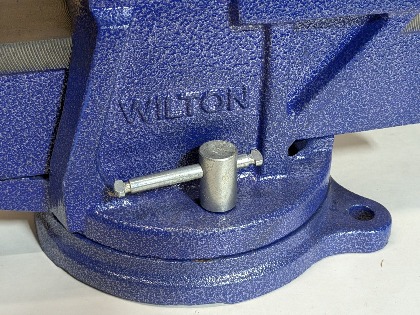 Wilton Bench Vise w/ Swivel Base 6" Jaw Width 6" Opening Capacity 11106
