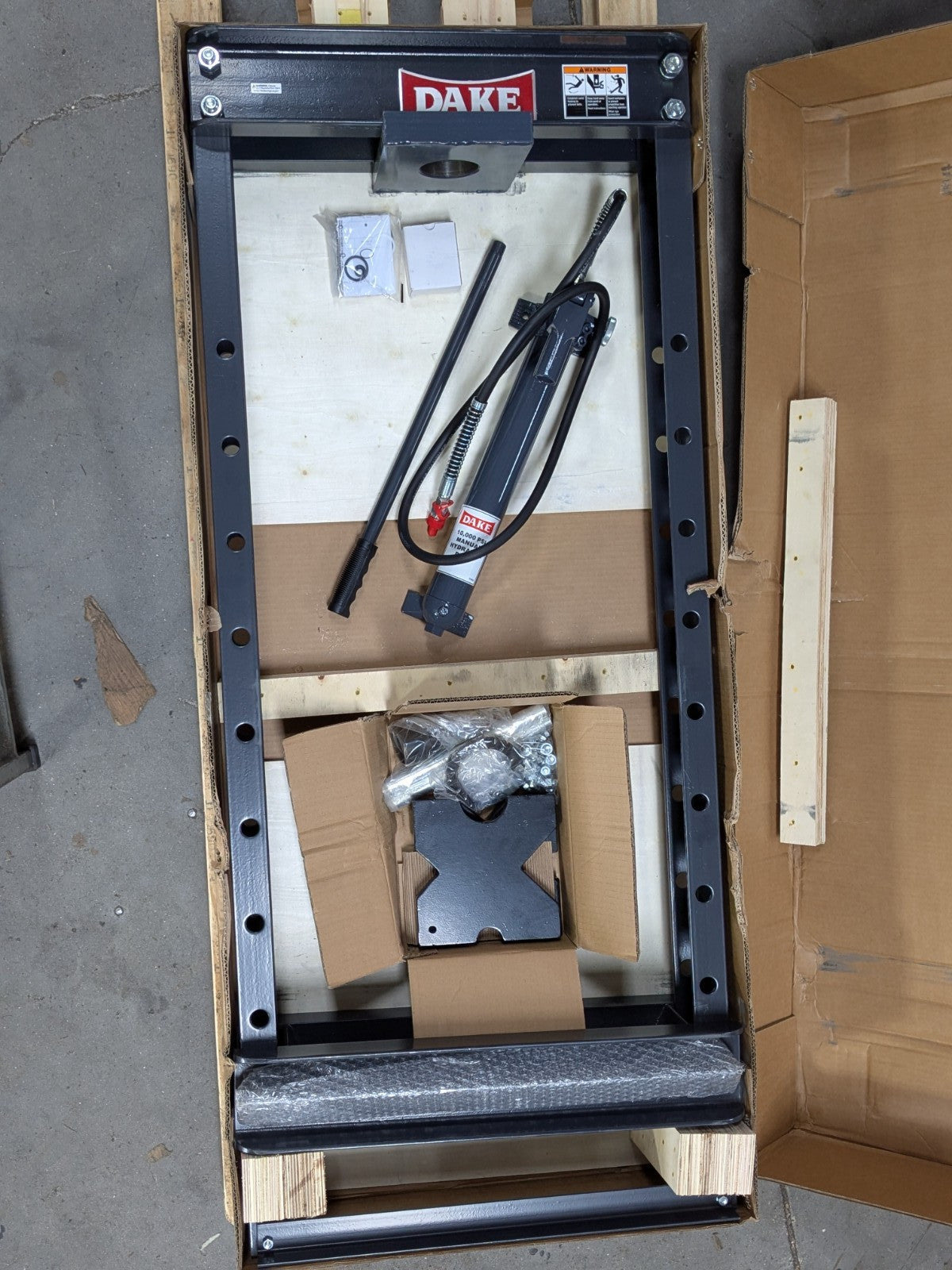 Dake Manual Hydraulic Shop Press 20 Ton Max. Pressure 8" Stroke 972220
