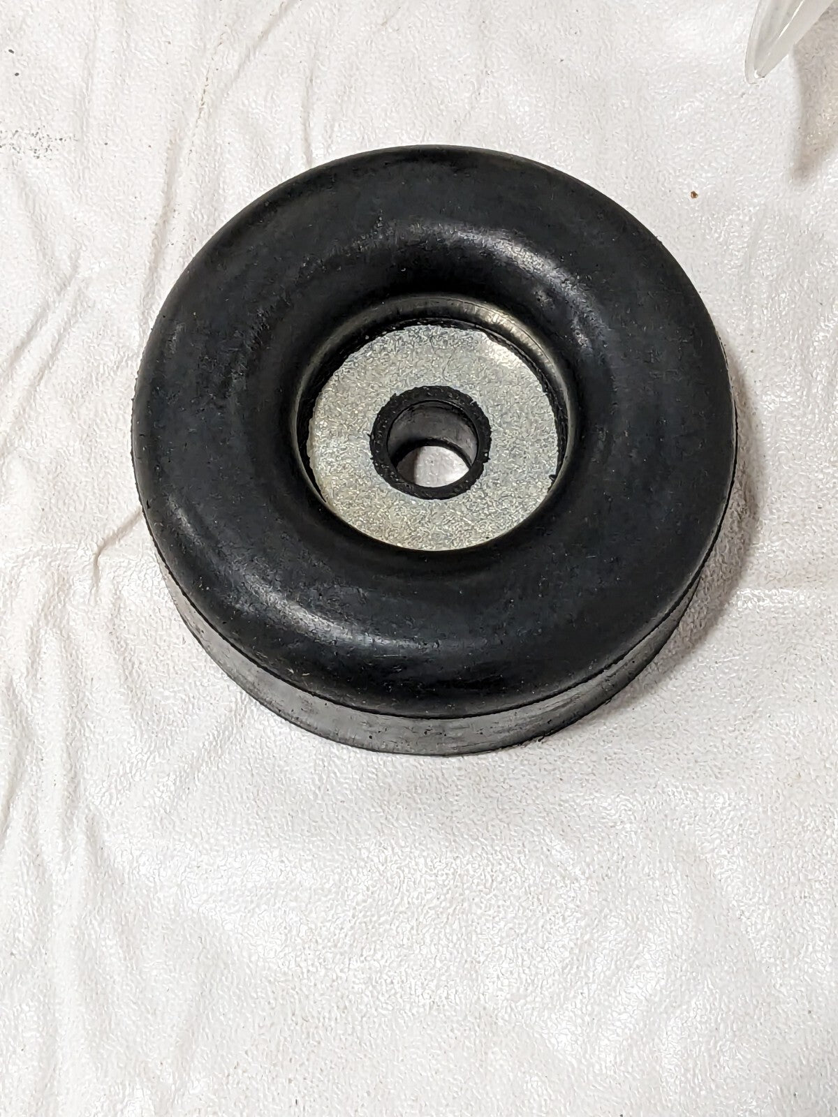 Rubber Bumpers 2-1/2" Diam., 1-1/8 Thread, 1" High Qty 20 RECRB-19-BKN