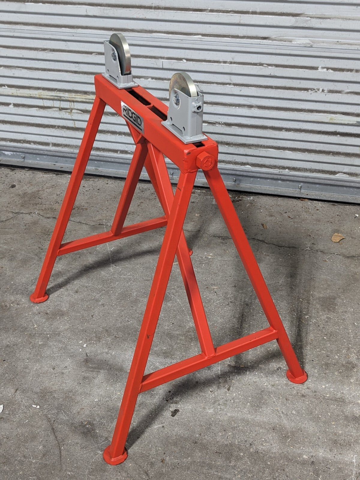 Ridgid Pipe Stand w/ Adjustable Steel Roller Heads 1/4" to 36" Capacit