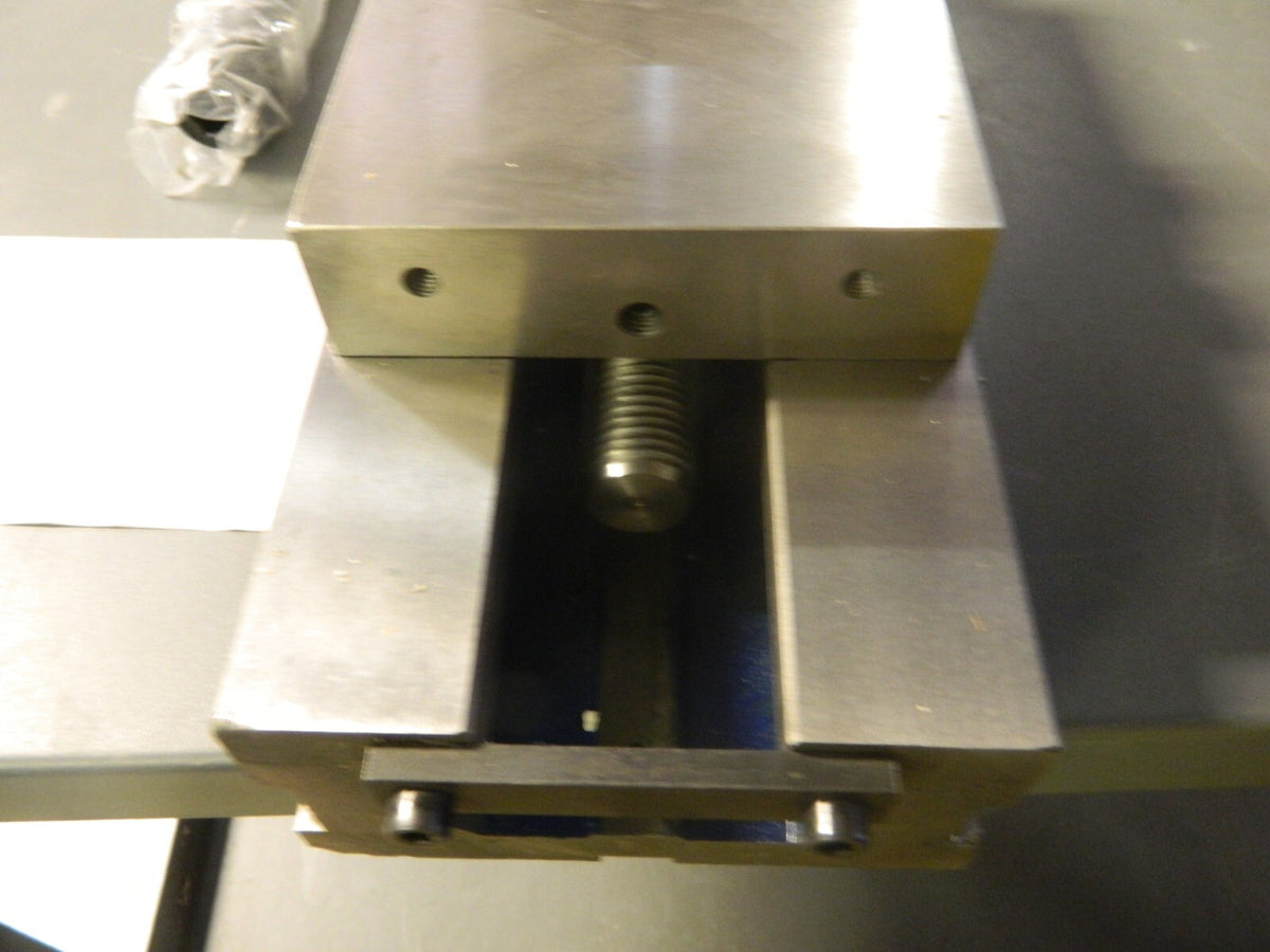 2 Station Machine Vise: 4 Jaw Opening, Horizontal, Stationary Base 428-12601