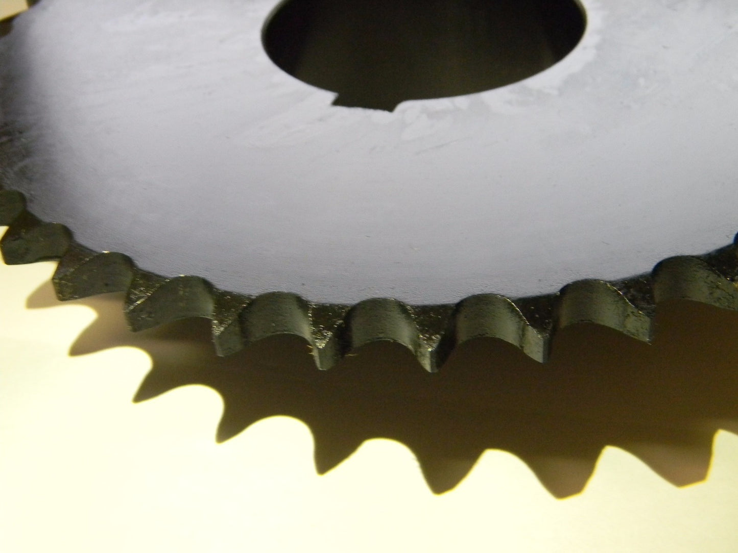 BROWNING  Bushed Roller Chain Sprocket: 40 Teeth, 5/8" Pitch, 2-11/16" Bore Dia