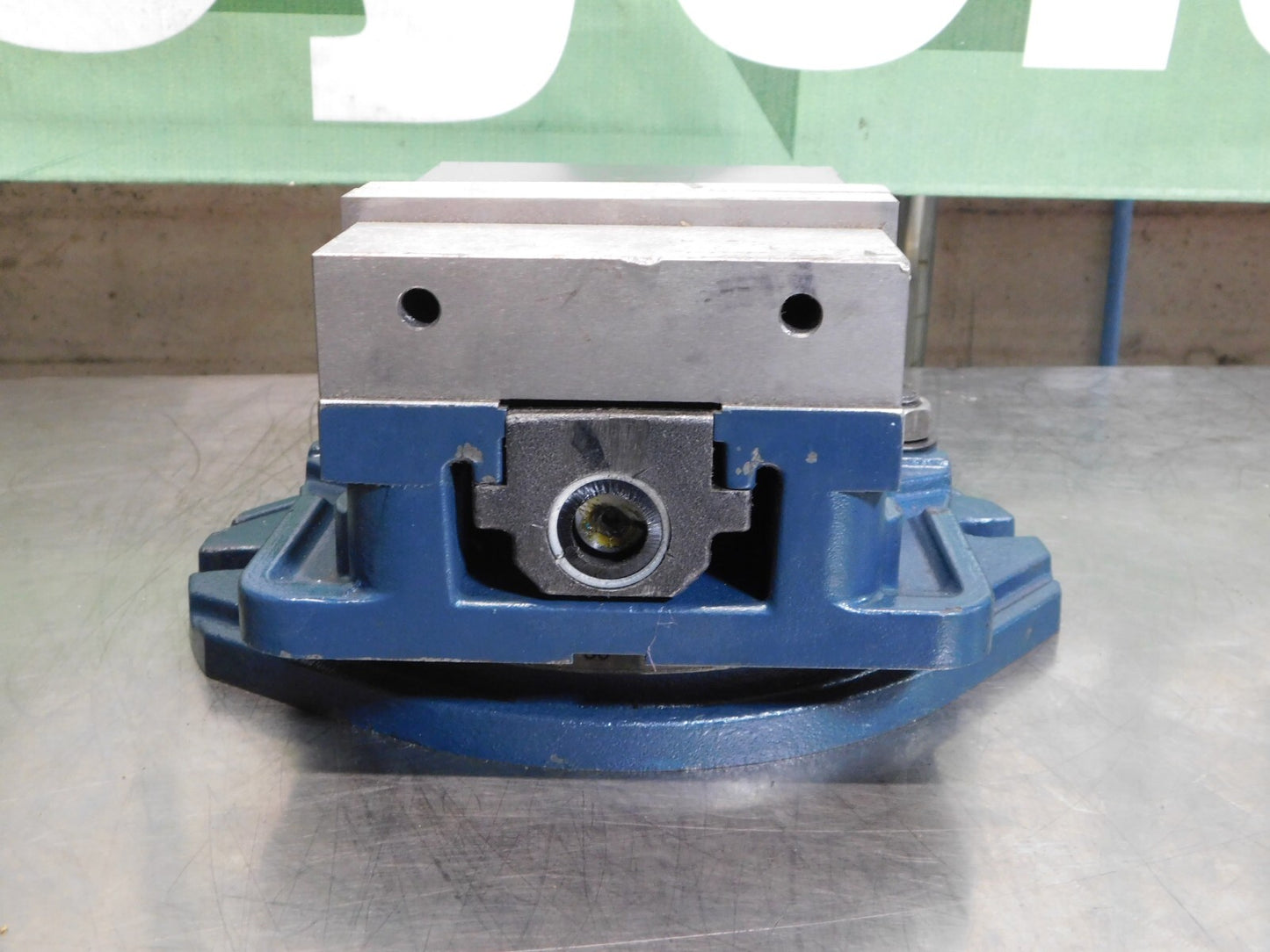 Gibraltar Precision Manual Horizontal Swivel Machine Vise 8-1/4" Opening 6" Jaws