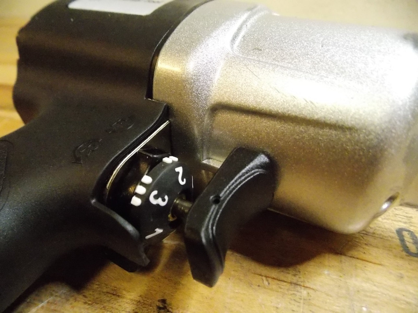 Universal Tool Air Impact Wrench 1/2" Drive 8000 Maximum RPM 1/4" NPT