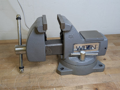 Wilton Mechanics Bench Vise w/ Swivel Base 4" Jaw Width 4-1/2" Opening