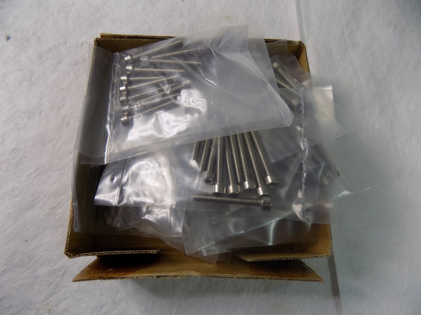 Professional Socket Cap Screw 8-32 UNC 1-1/4" QTY 200  R56000670