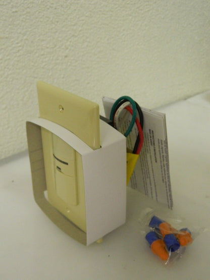 Cooper Wiring Infrared Vacancy Sensor Wall Switch 1,000 Sq. Ft. Cover VS106D1-V