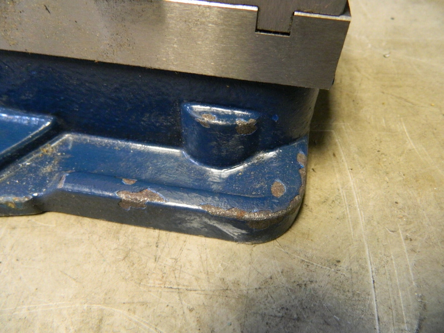 Gibraltar 6" Jaw Width 8-3/4" Jaw Opening Cap Swivel Machine Vise 70038187
