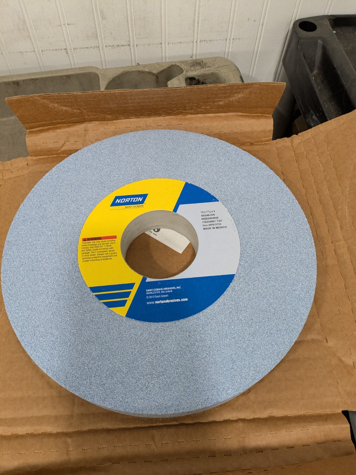 Norton Surface Grinding Wheel: 12" Dia, 1-1/2" Thick, 3" Arbor, 46G 66253202820