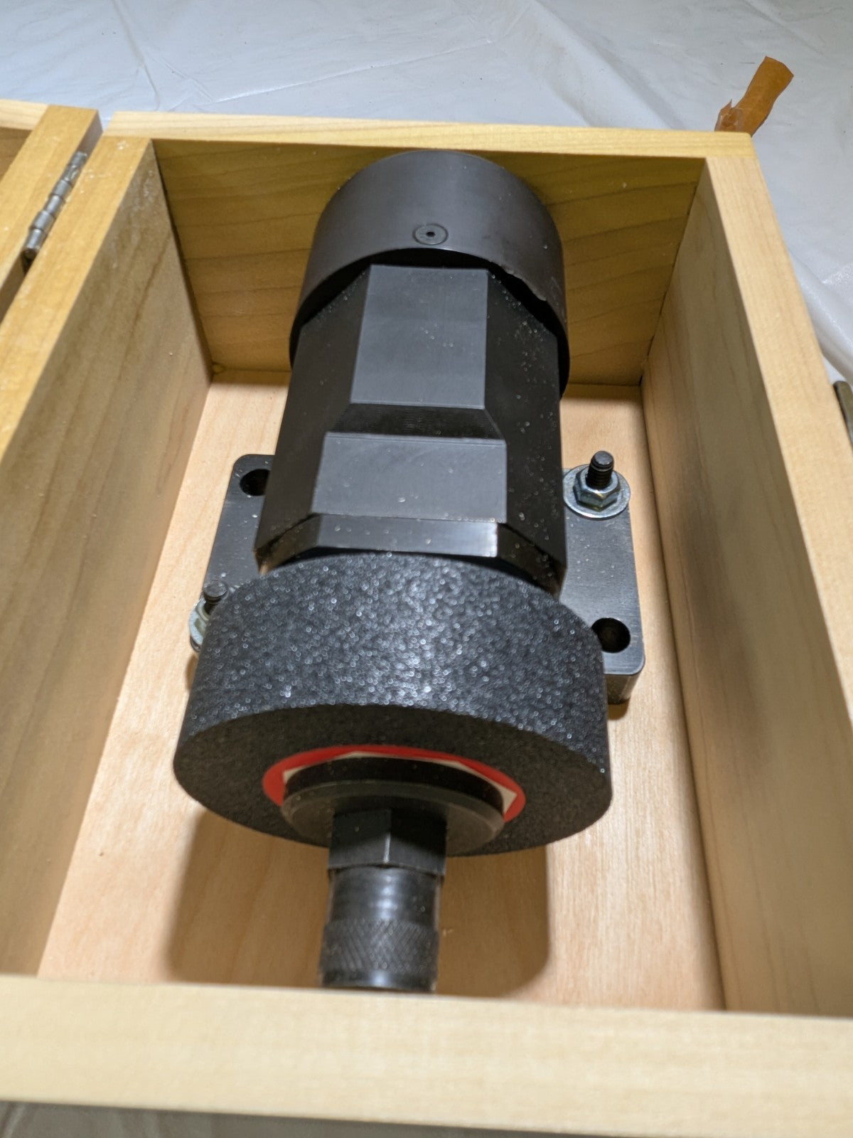 Brake Controlled Truing Device w/ 3" x 1" x 1/2" Grinding Wheel 03584091