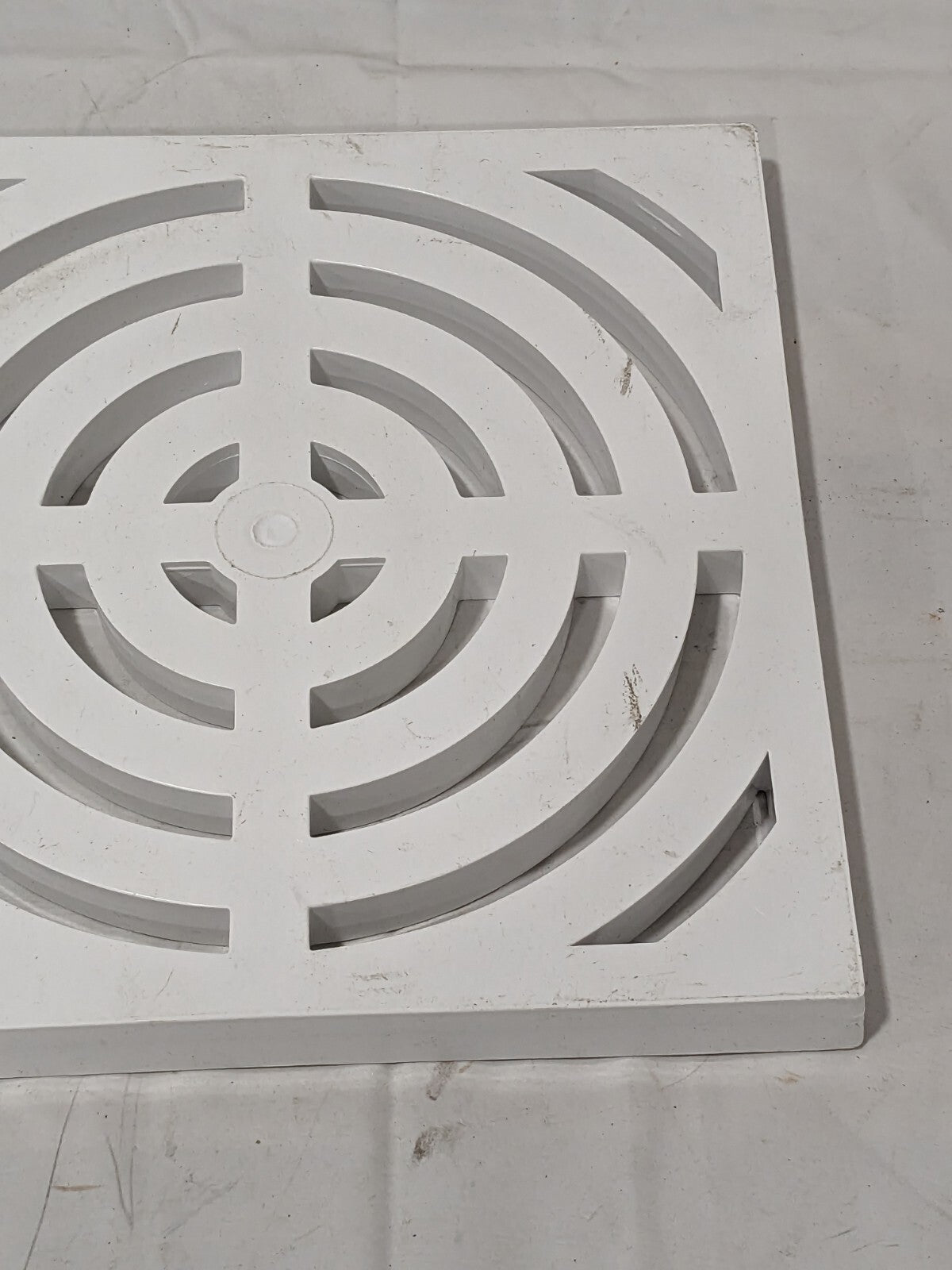 Jones Stephens Pvc Full Top Grate 3/4" X 9-1/8" X 9-1/8" S59010