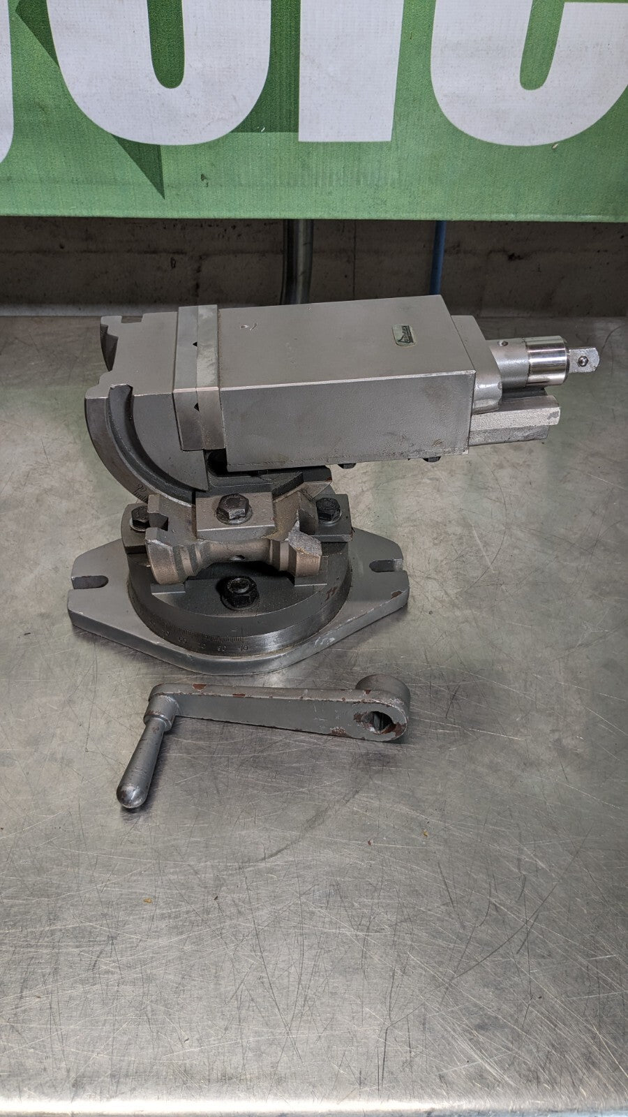 GIBRALTAR Machine Vise 3-Way Angle 4 Jaw Width 4 Jaw Open Swivel Base 110052
