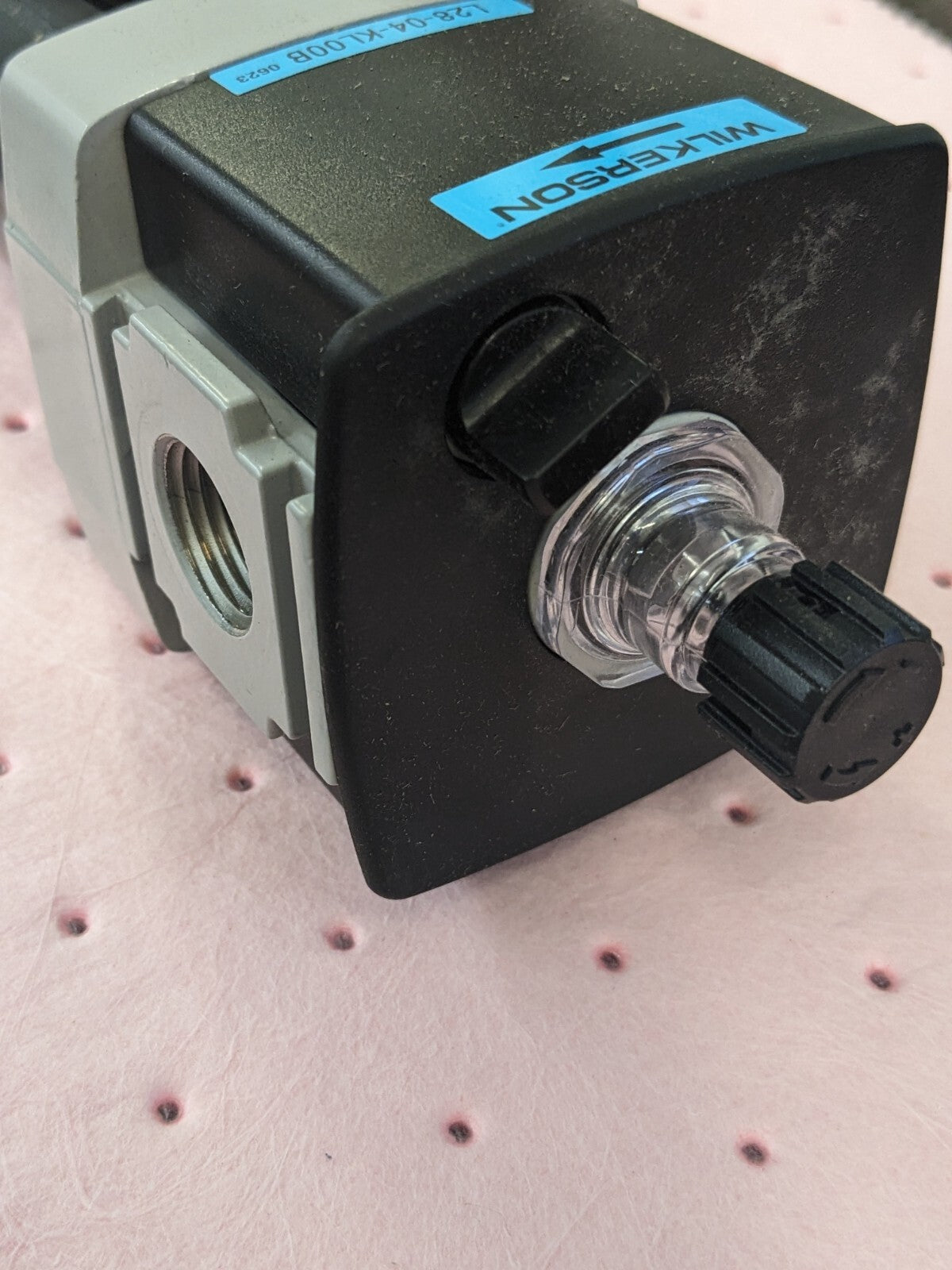 WILKERSON Standard Compressed Air Lubricator: 1/2" Port, NPT Ends L28-04-KL00B