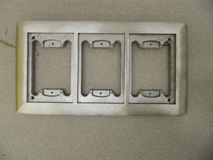 Thomas &amp; Betts Carpet Plate for Floor Boxes 3-Gang 10-5/8" x6-1/8"