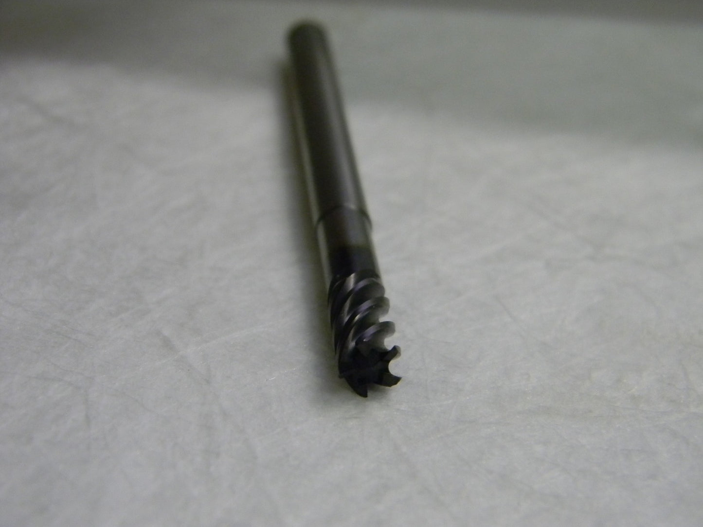 Kennametal 1/4" 5F  Carb 0.015" Cor Rad Spiral Fl Cor Rad End Mill 4048742 RL