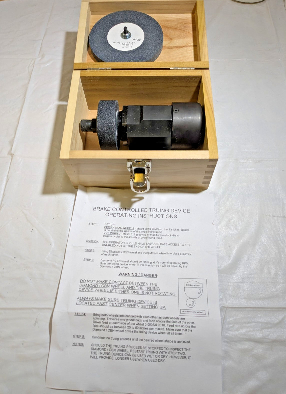 Brake Controlled Truing Device w/ 3" x 1" x 1/2" Grinding Wheel 03584091