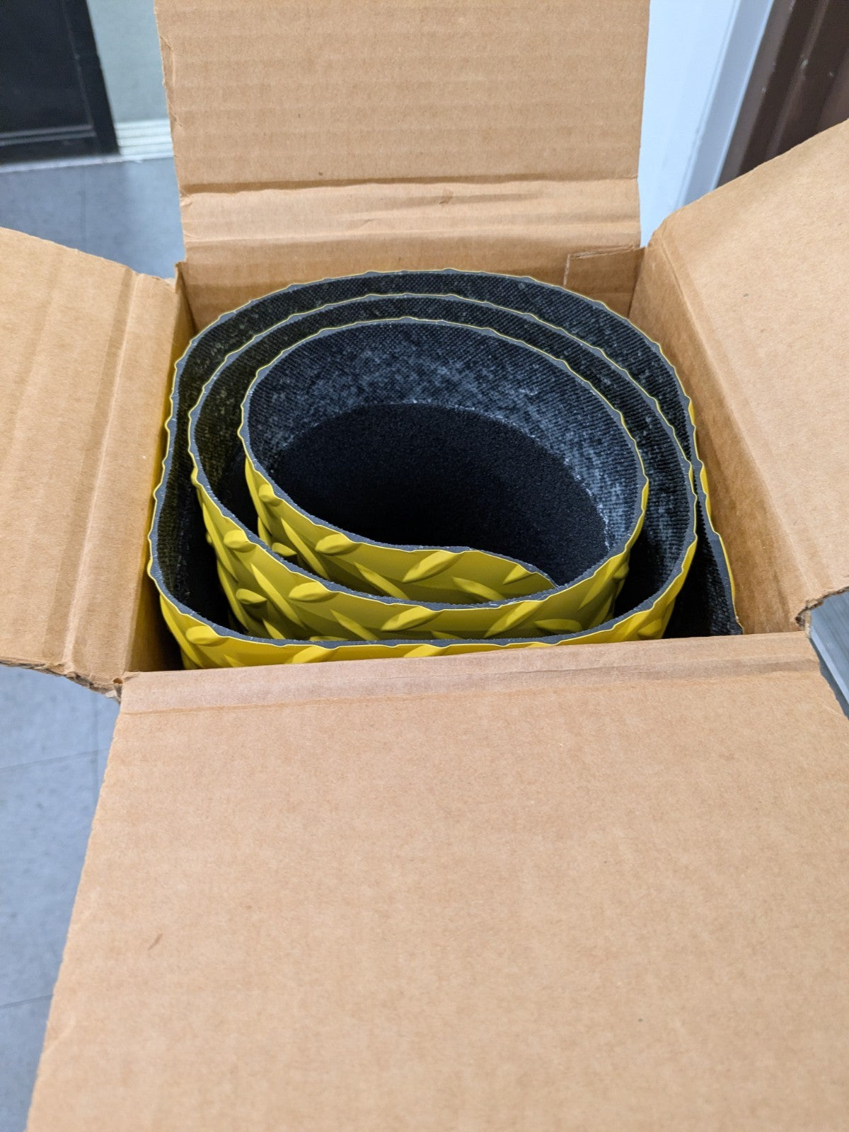 Wearwell Black w/Yellow Mat, 3ft x 5ft, 9/16" Diamond-Plate 415.916x3x5BYL