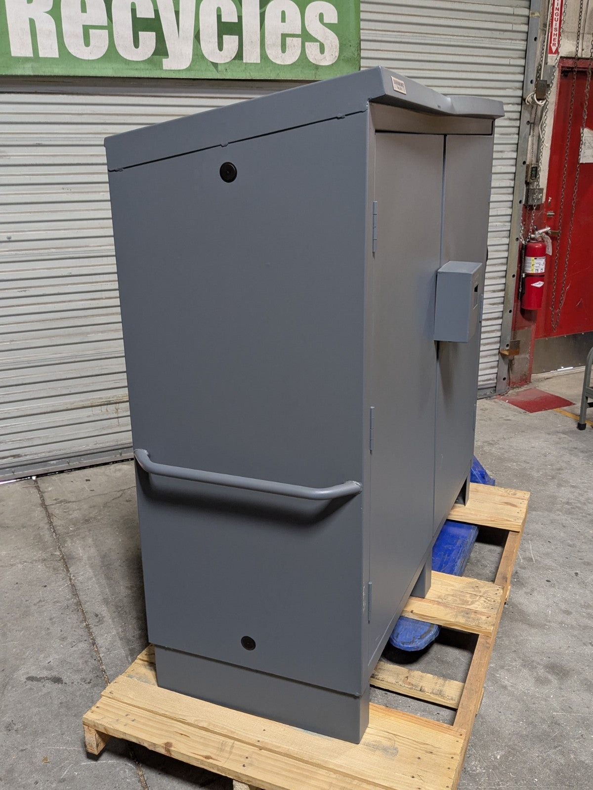 Durham Heavy-Duty Job Site Storage Cabinet 3-Shelf 64 x 24 x 62 Scratch N Dent