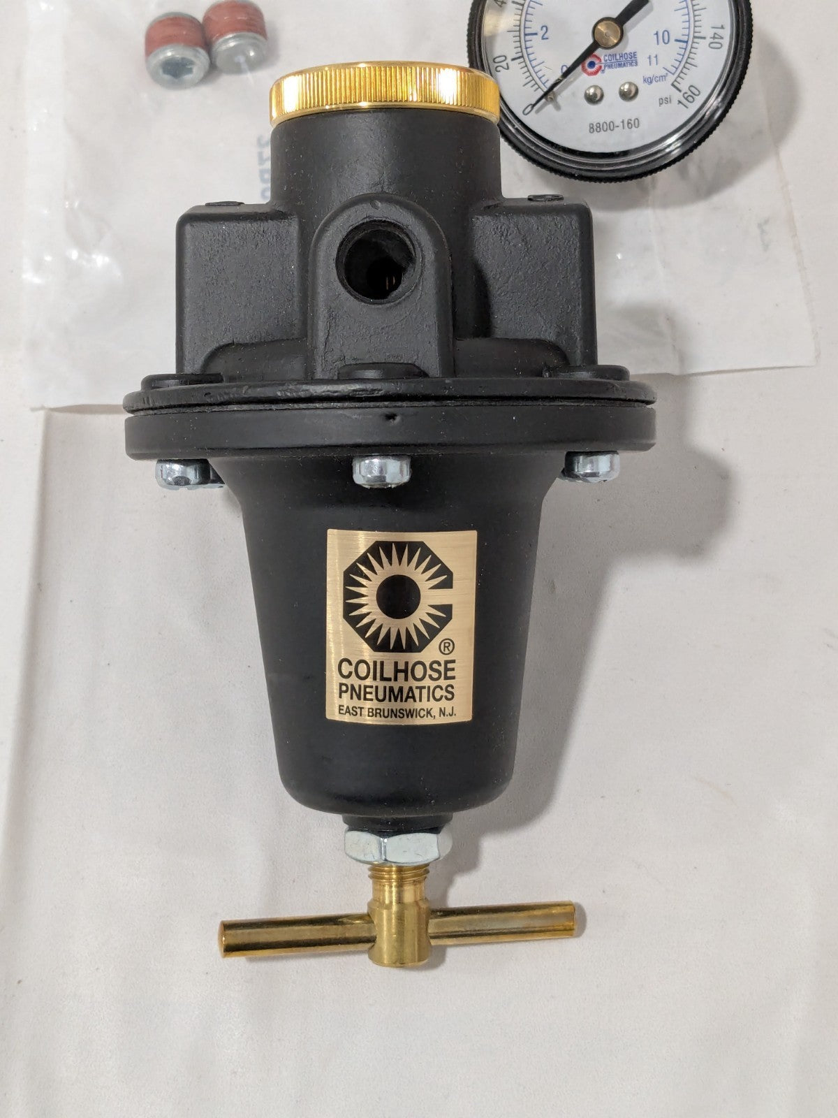 Coilhose Compressed Air Regulator: 1/2" NPT, 250 Max psi 8804G