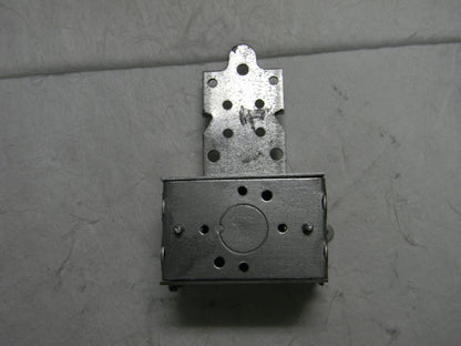 Cooper Crouse-Hinds 1/2" KO 1/2" F Bracket Switch box  QTY 5 TP123