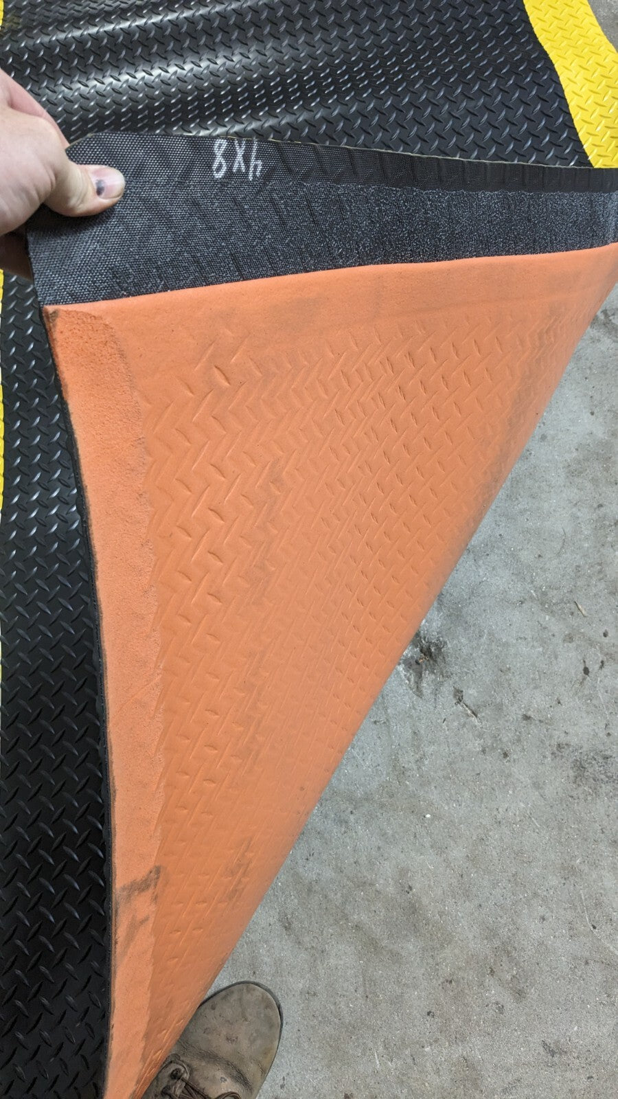 PRO-SAFE Anti-Fatigue Mat 8' x 4' x 9/16 Vinyl Beveled Edges 390650903