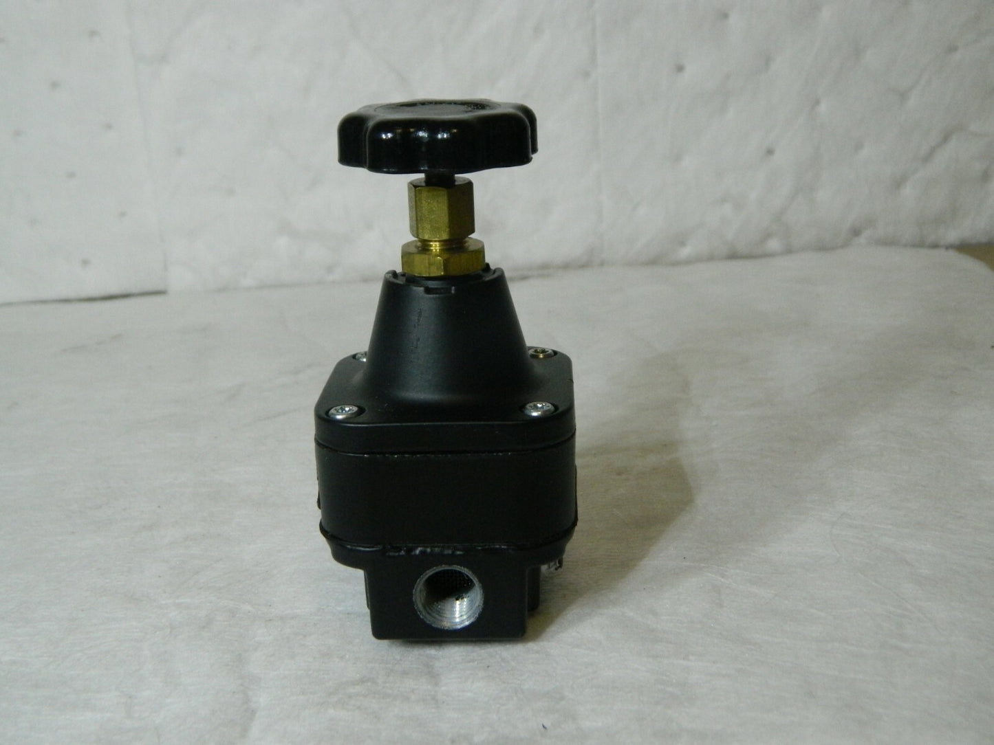 Norgren 1/4 NPT 3 - 150 psi Precision Constant Bleed Zinc Regulator 11-018-110
