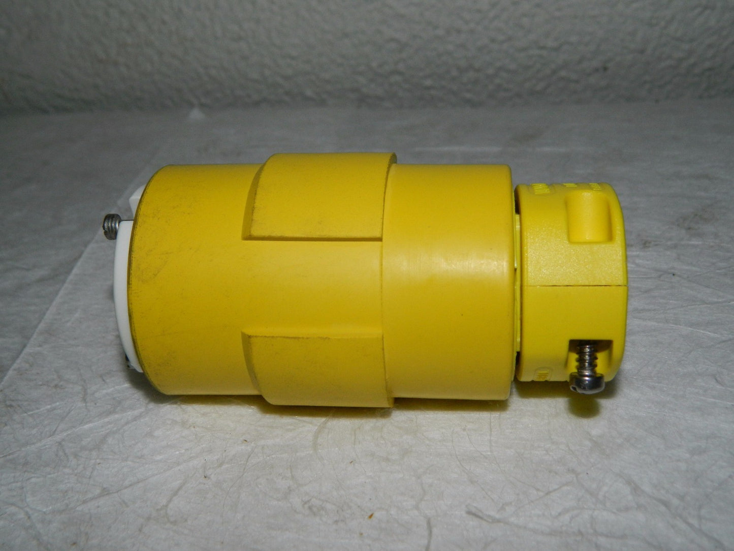 Woodhead Straight Ungrounded Industrial Connector 125/250 VAC 20A  2708