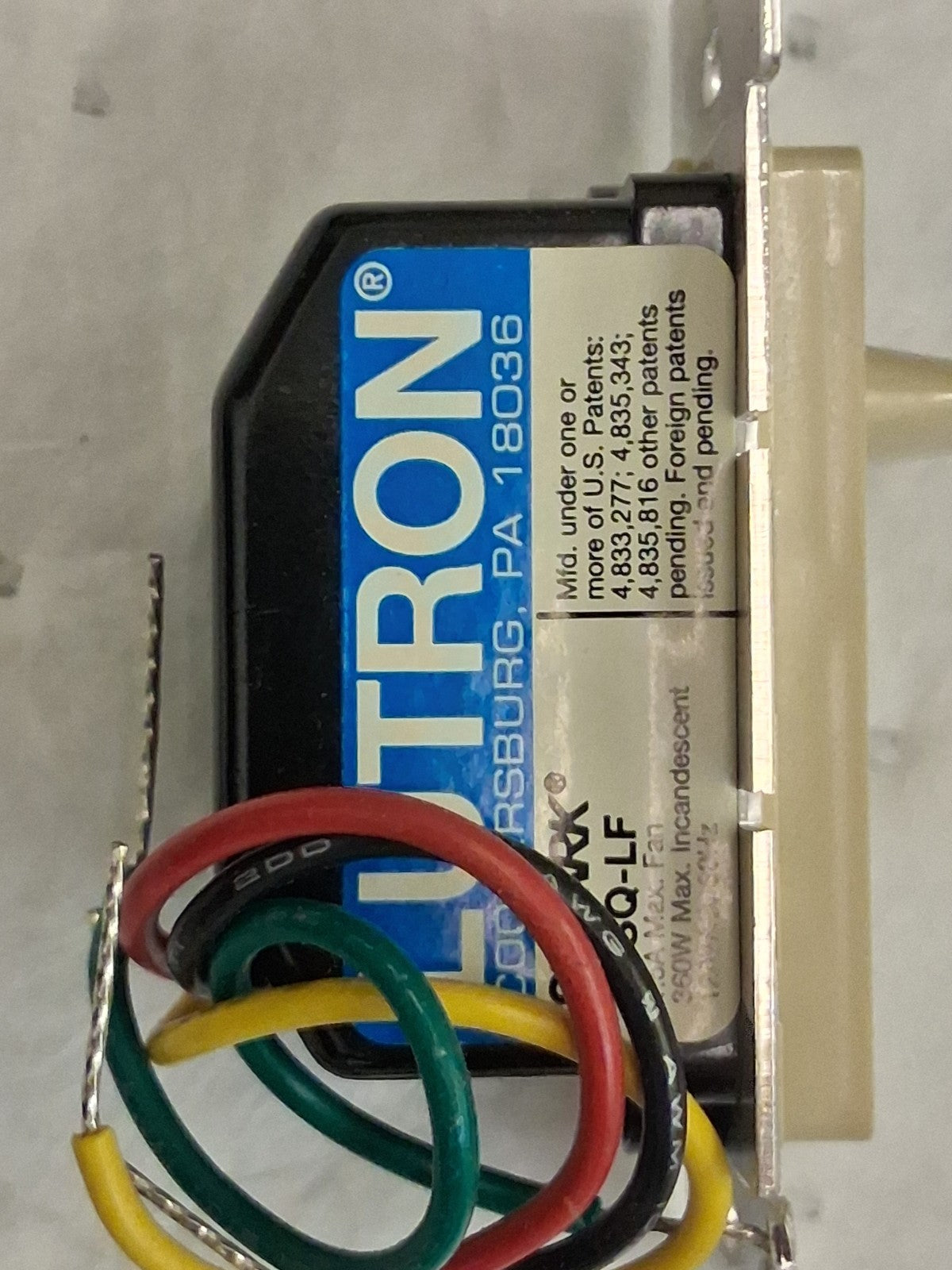 Lutron Skylark Ivory Slide-to-Off Fan And Light Control SFSQ-LF-IV