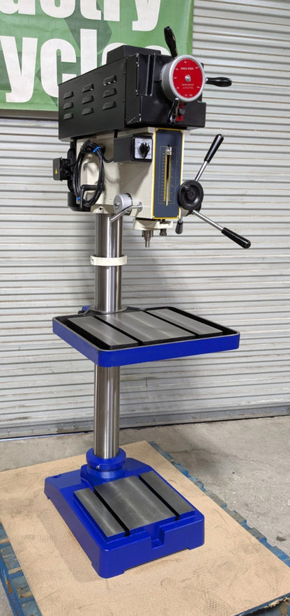 Vectrax Mill / Drill  20" Swing  2hp 220V 3ph 3MT RF-401V/3VTX  *Scratch & Dent*