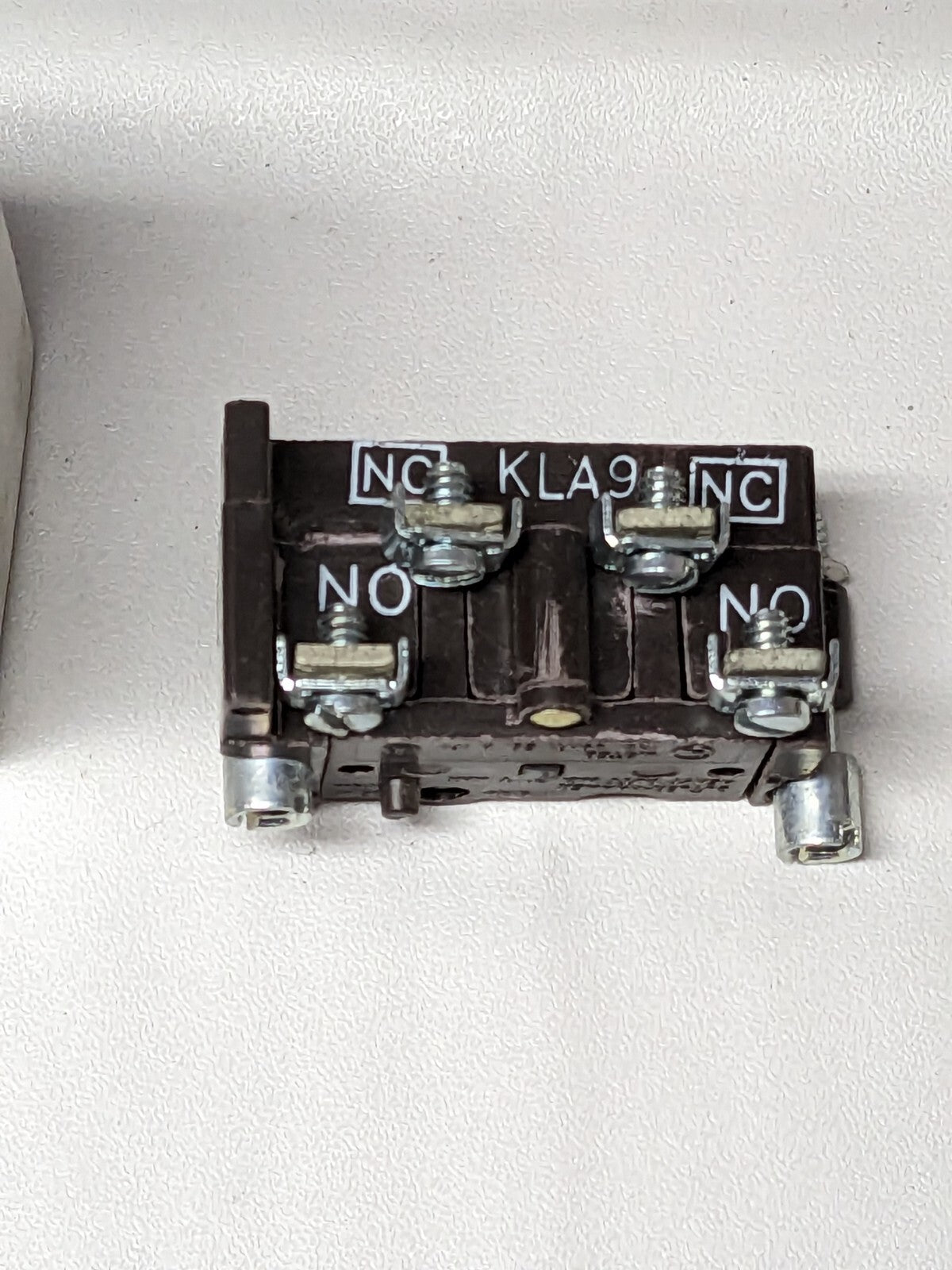 Cutler Hammer Contact Block Series A3 E30KLA9