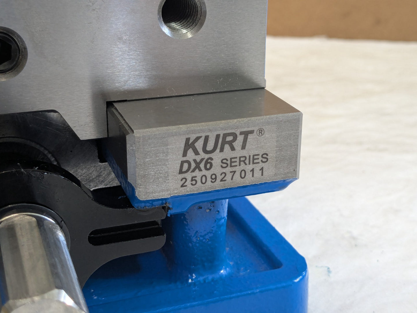 Kurt CrossOver Precision Machine Vise 6" Jaw Width 9" Opening Capacity DX6