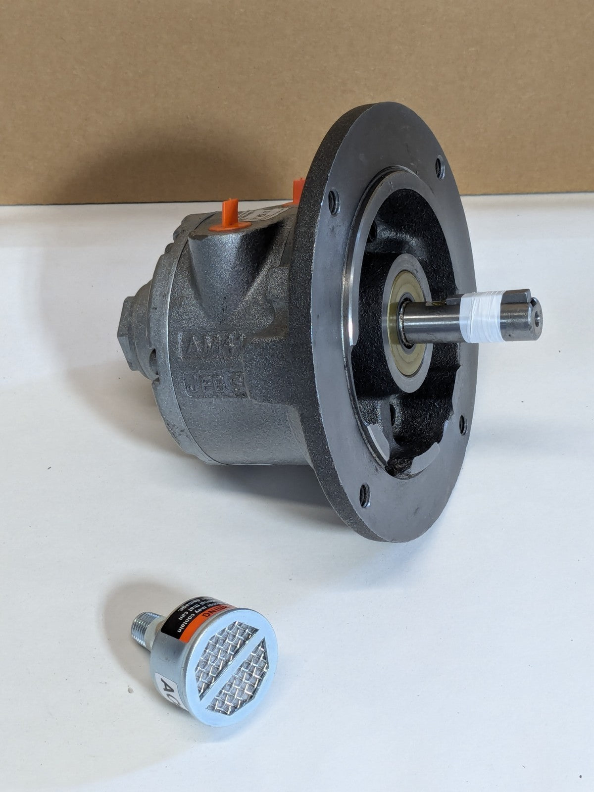 Gast Flanged Air Motor w/ Muffler 1.5 HP 5/8" Reversible Shaft 3000 RPM Max