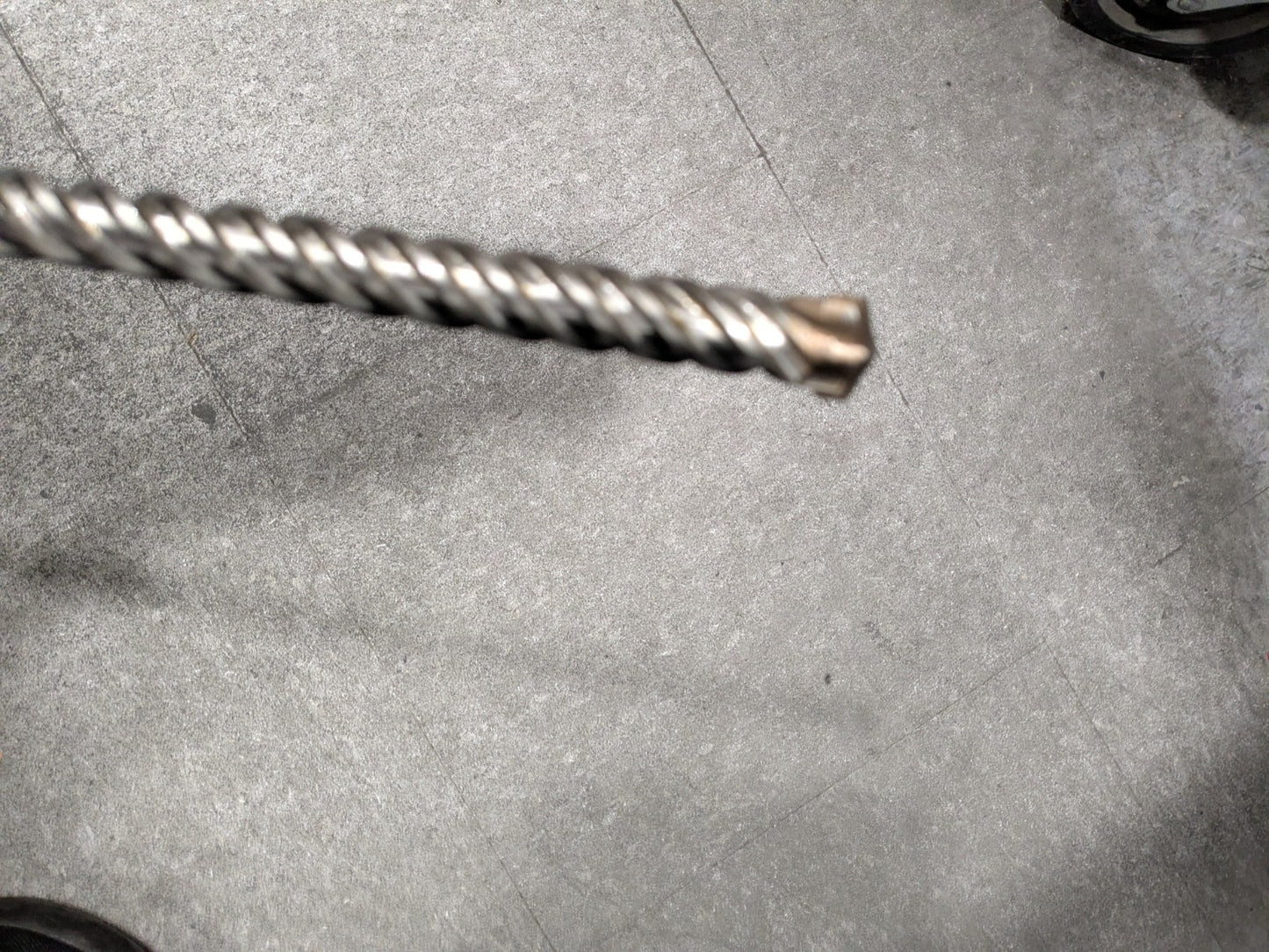 DeWALT Carbide-Tipped Rotary & Hammer Drill Bit 5/8" Dia, SDS-Max Shank DW5807