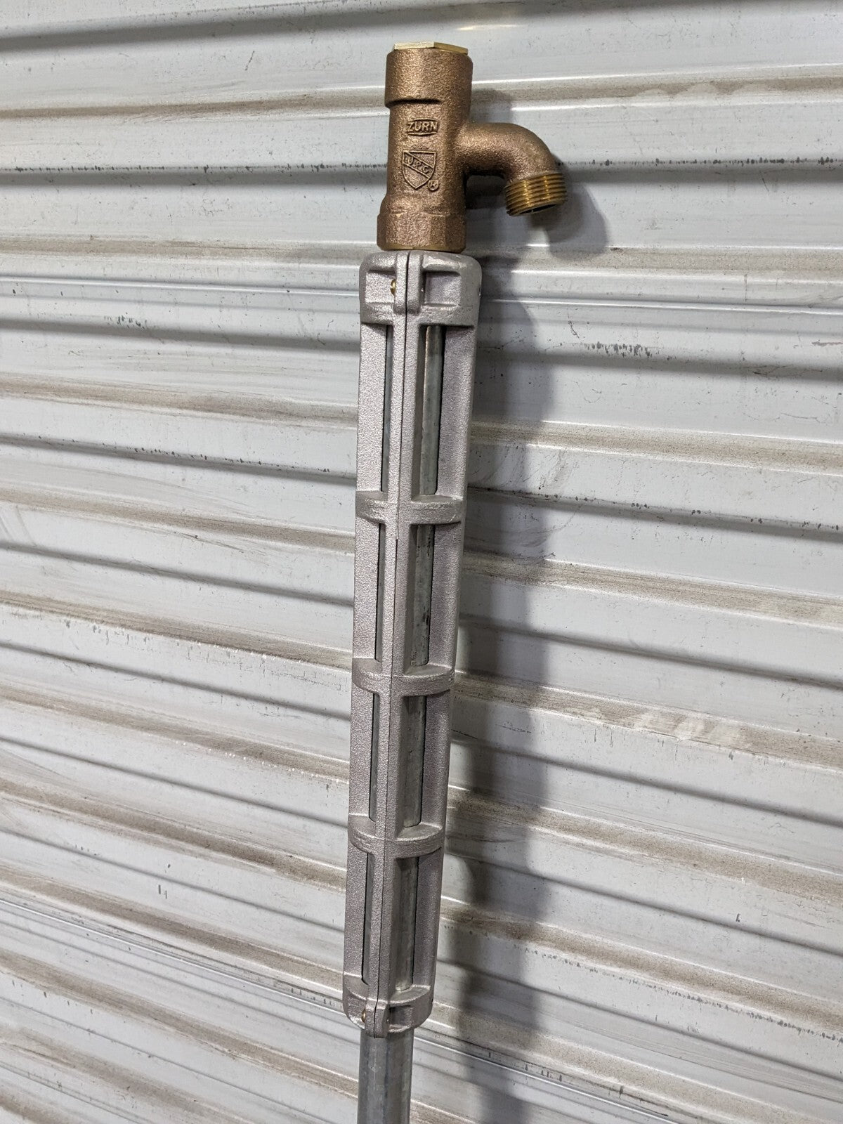 Zurn Exposed Head Non-Freeze Post Hydrant 3 Ft. Bury 1 In. Connection Z1385-1X3