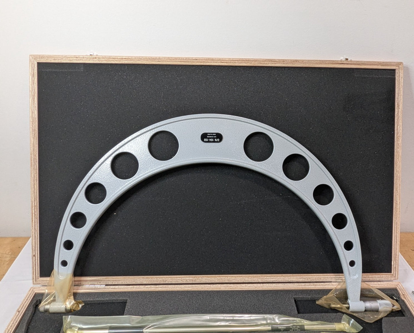 Mitutoyo 16"-20" Wide Range Outside Micrometer W/BROKEN RATCHET STOP 104-153