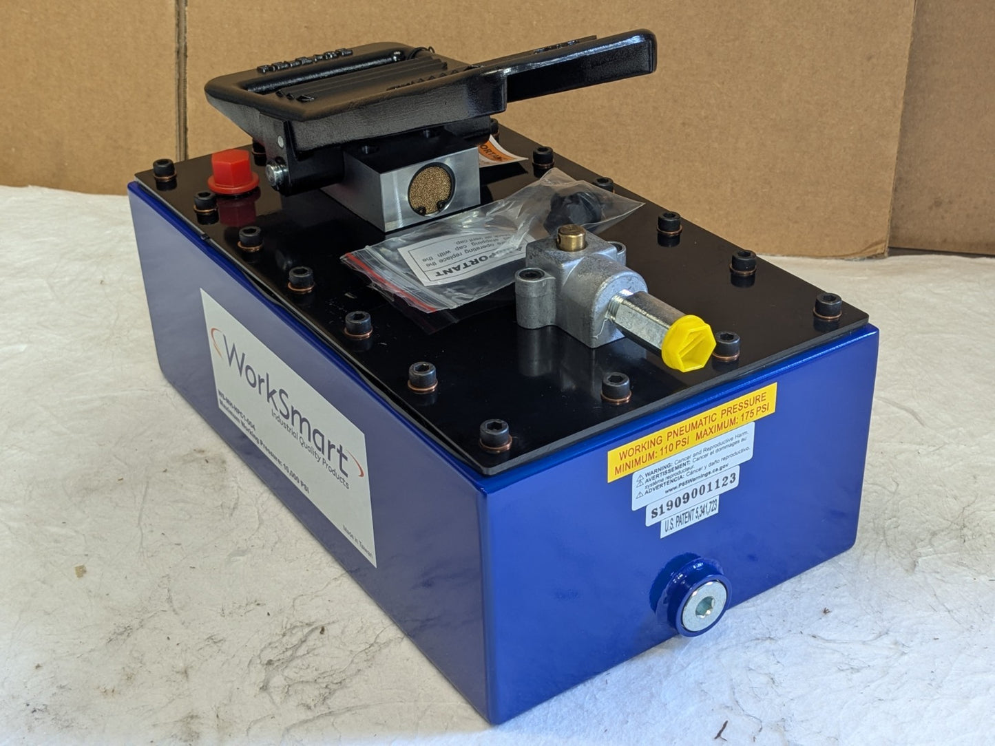 WorkSmart Single Acting Air Hydraulic Treadle Pump 10,000 PSI Max WS-MH-HPC1-004