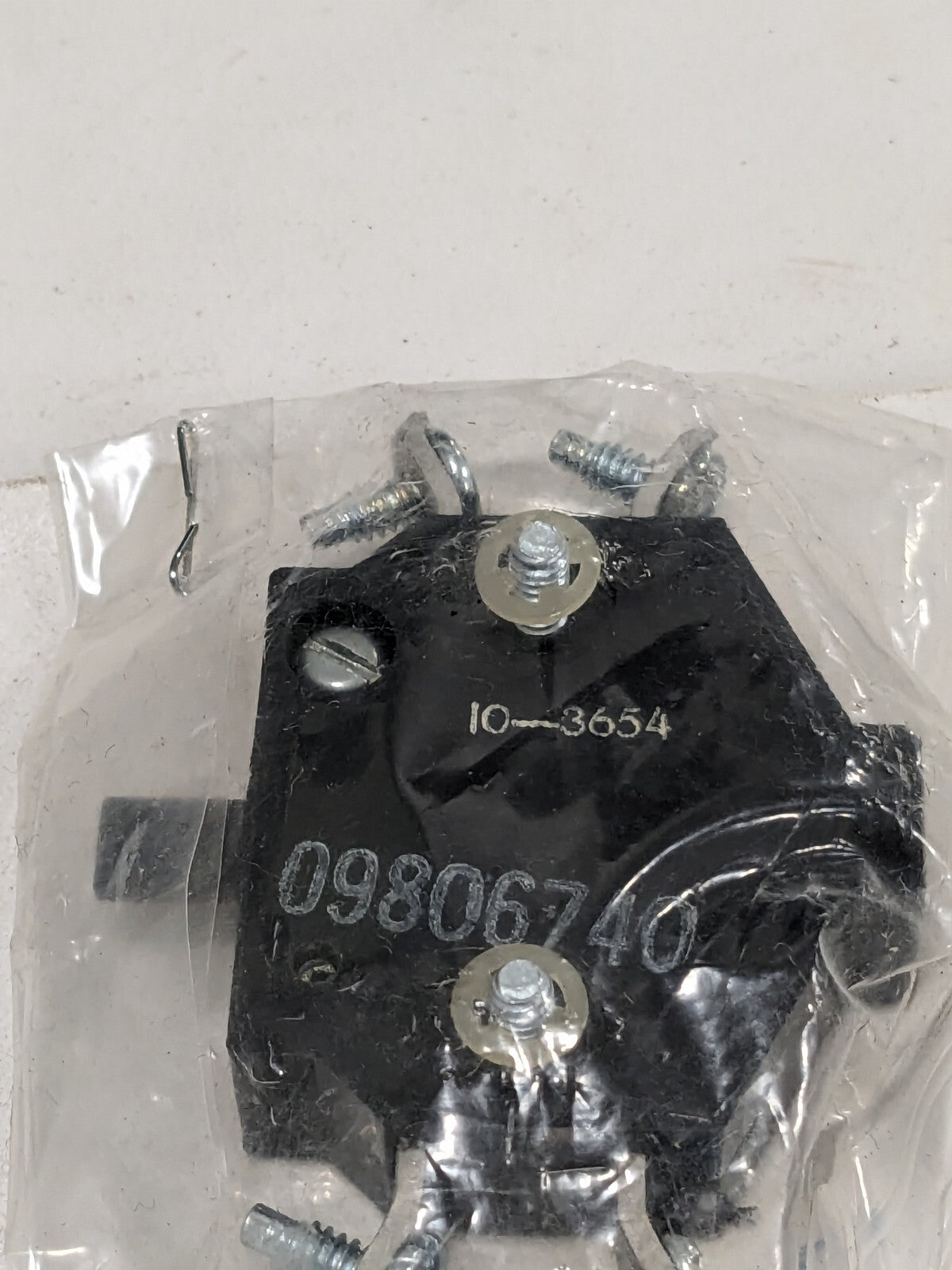 CUTLER HAMMER AUXILIARY CONTACT 3AMP 600VAC 10-3654