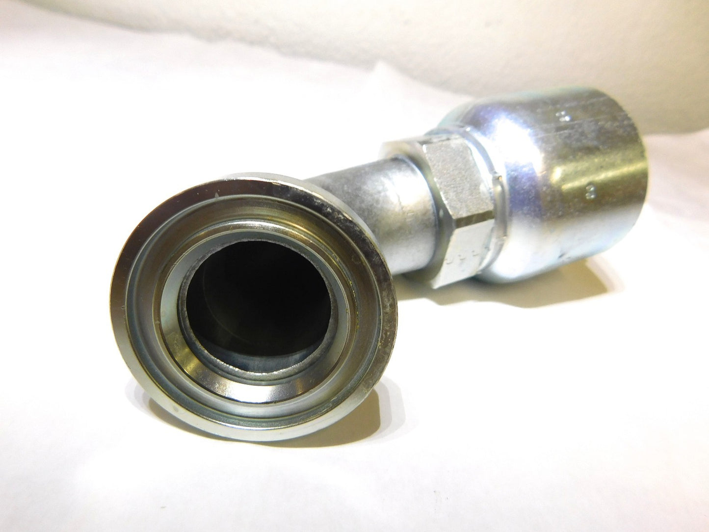 Parker Hydraulic Elbow Hose Fitting 67-1/2º 1.25 Code 61 Flange11871-20-20 USA