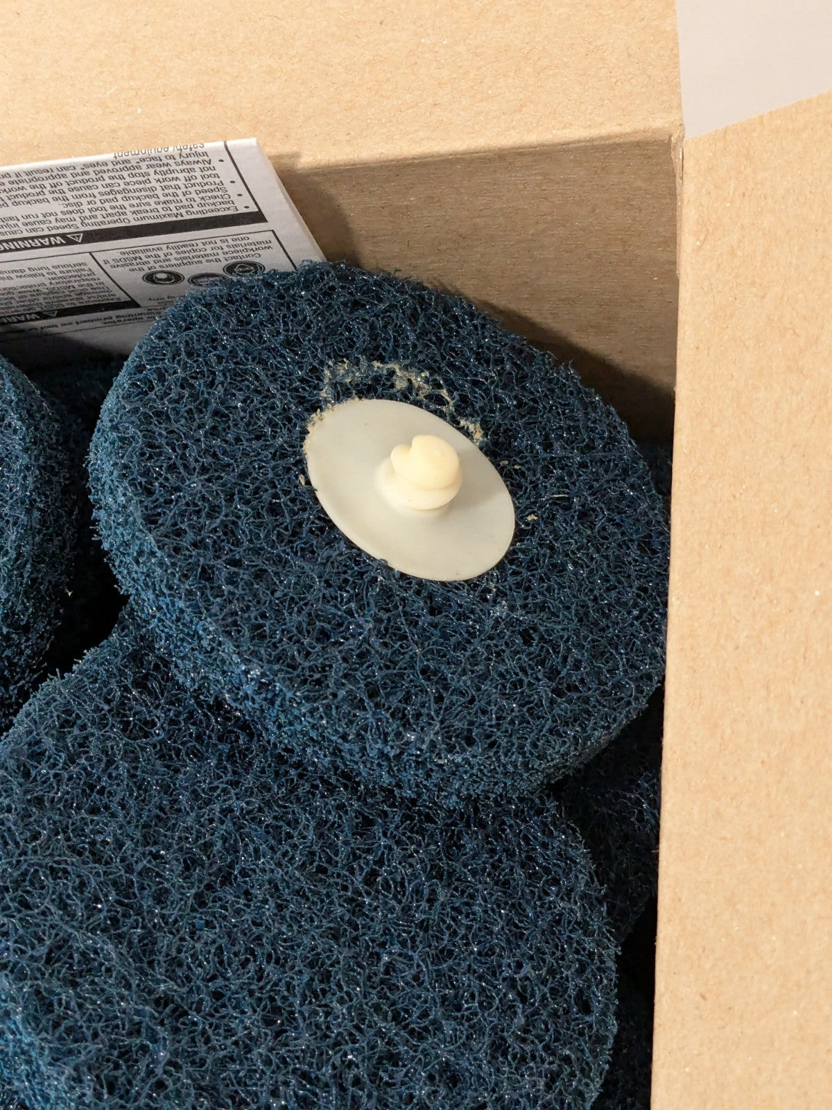 SA Quick-Change Disc: Type R, 3" Dia, AO, Non-Woven Box of 25 7100074872