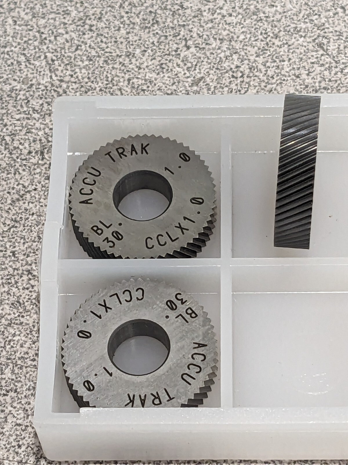 Standard Knurl Wheel: 0.846" Dia, 90 ° Tooth Angle, 25 TPI Qty 3 CCLX1.0