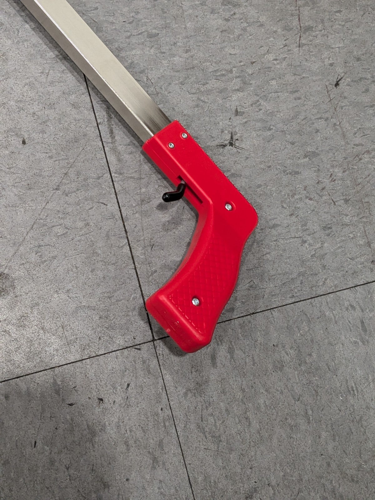 Krylon 34" Industrial Wheeled Marking Wand K07096008
