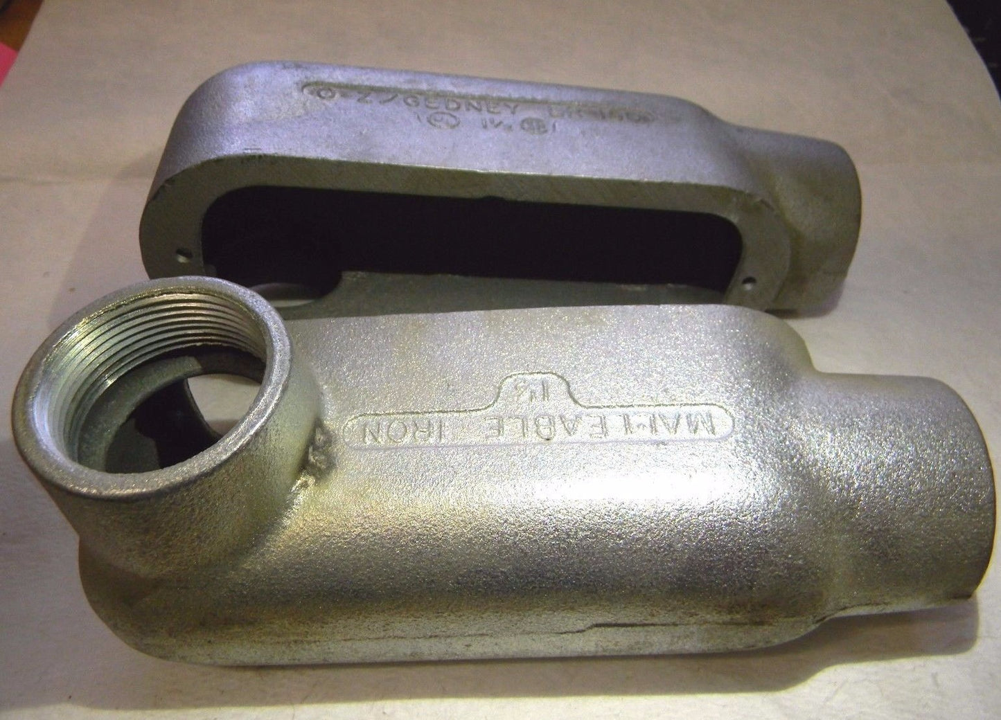 OZ Gedney Conduit Fittings Threaded 1-1/2" Dia. 1-Pair #LR-150
