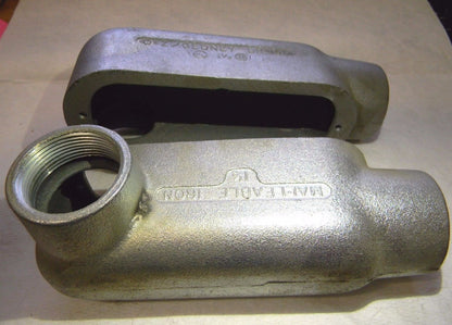 OZ Gedney Conduit Fittings Threaded 1-1/2" Dia. 1-Pair #LR-150