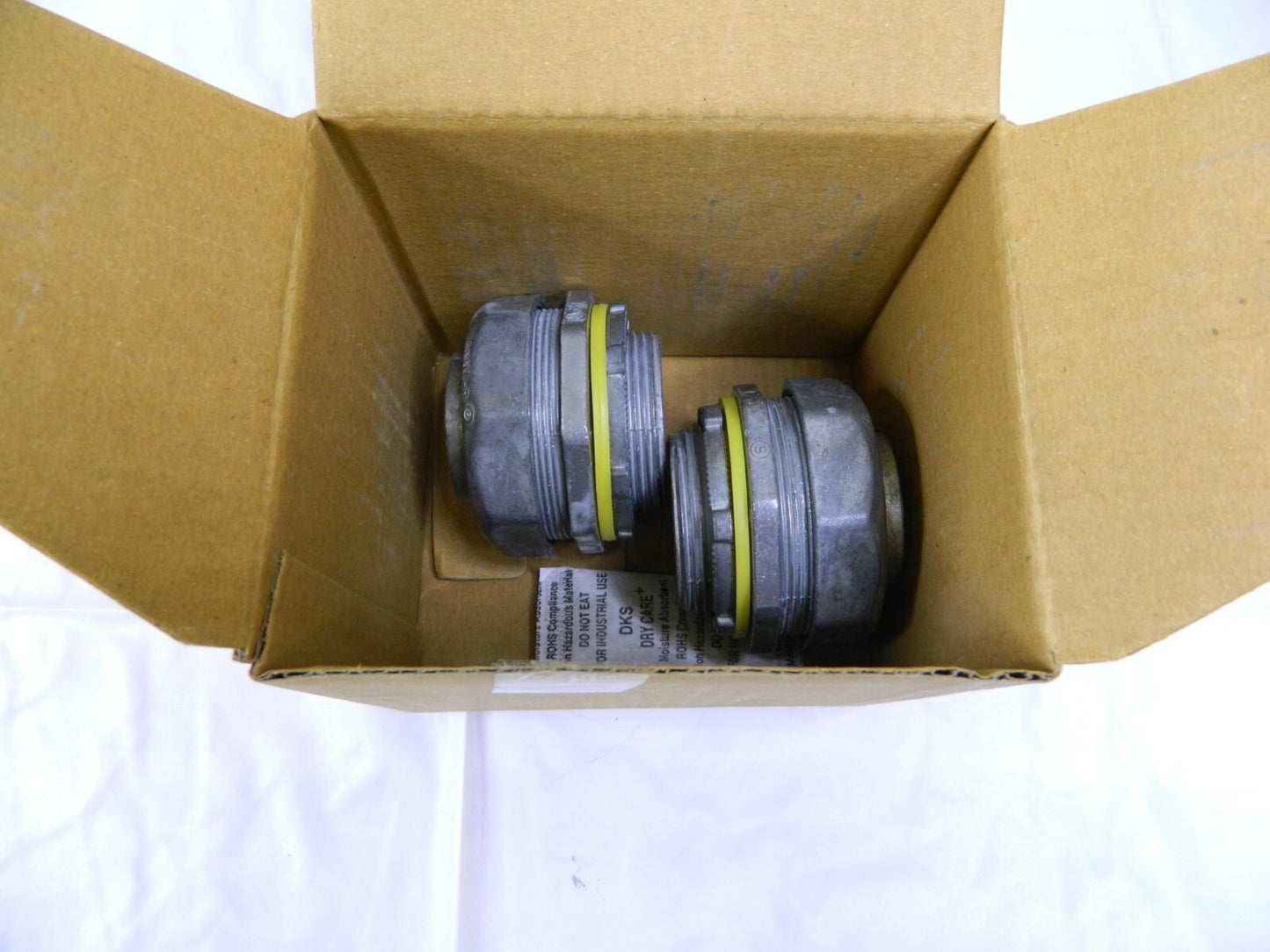 Thomas &amp; Betts 1-1/2" Liquidtight Connector Zinc Die Cast Qty 2 LT-205
