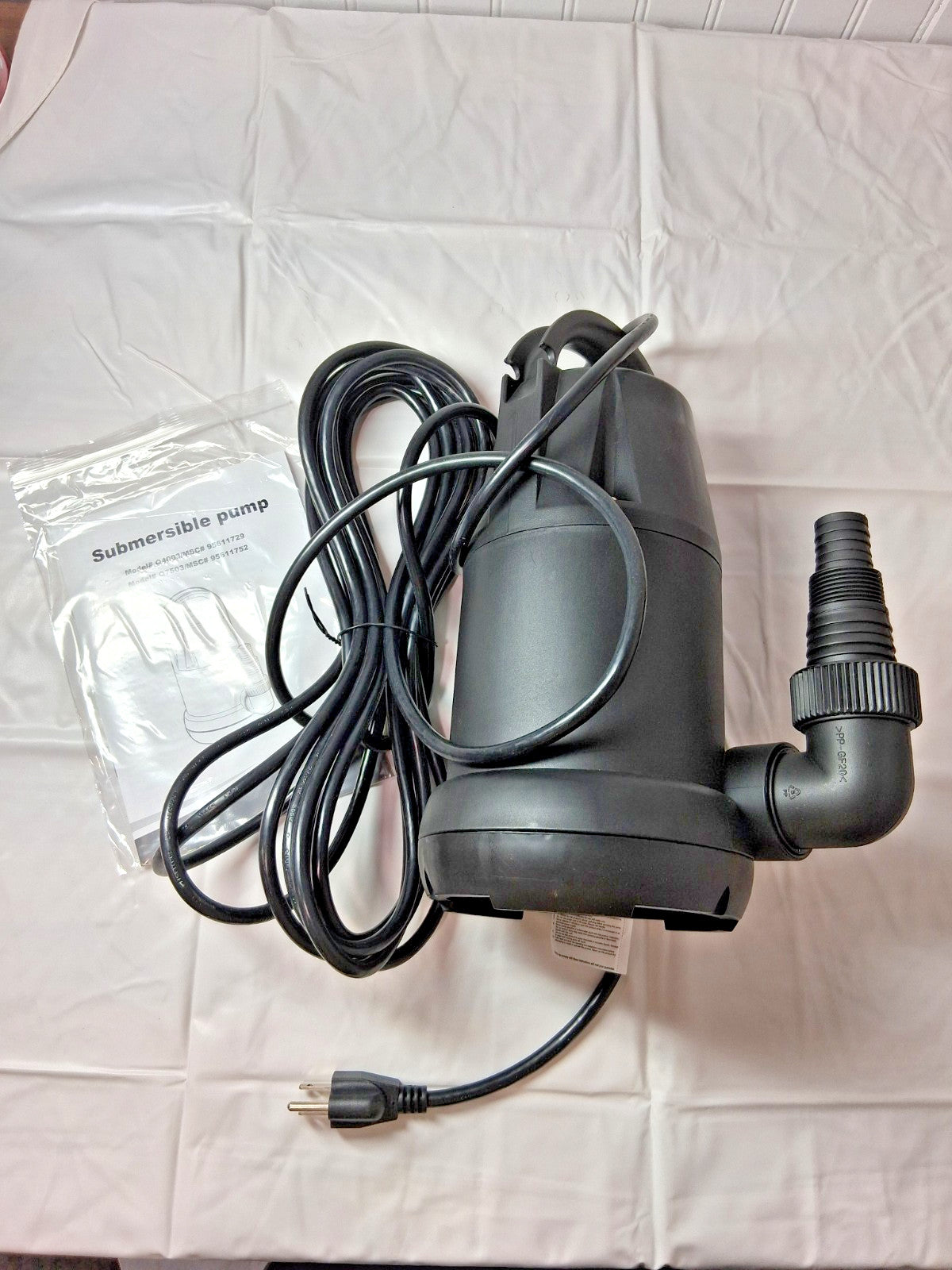 Professional Hand Operated Submersible Pump 3.3 AMP Rating 120V 95611752