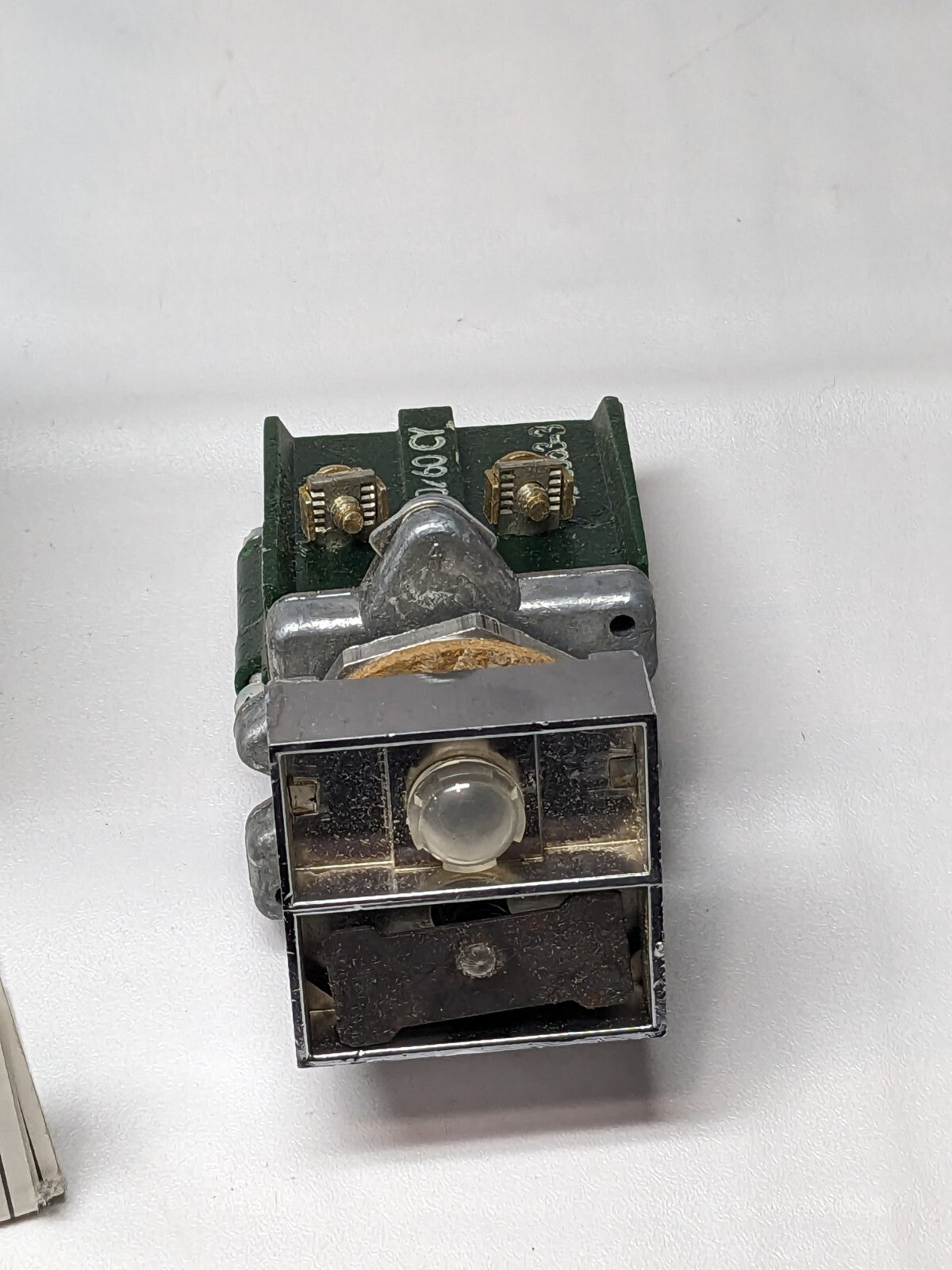 Cutler Hammer Pushbutton 240 Volt With Indicating Light E30DB