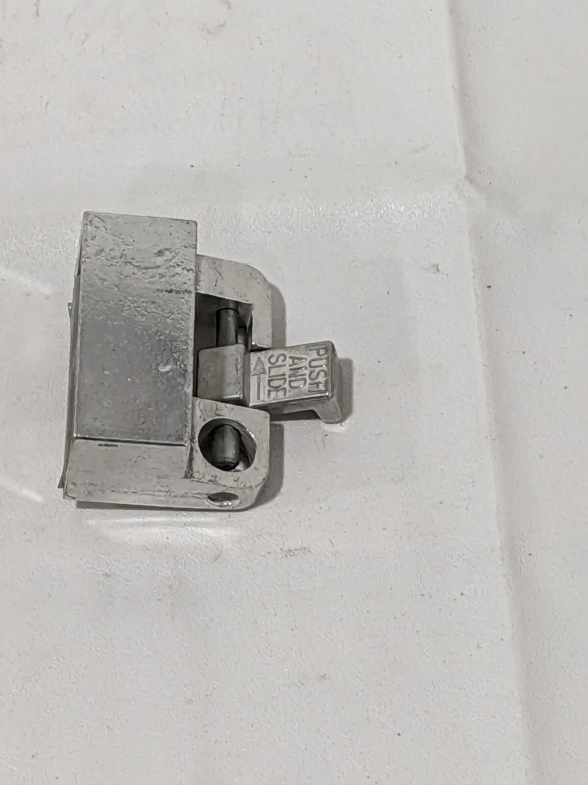 Cutler-Hammer Compact Oiltight Pushbutton Padlock Attachment E30KT2