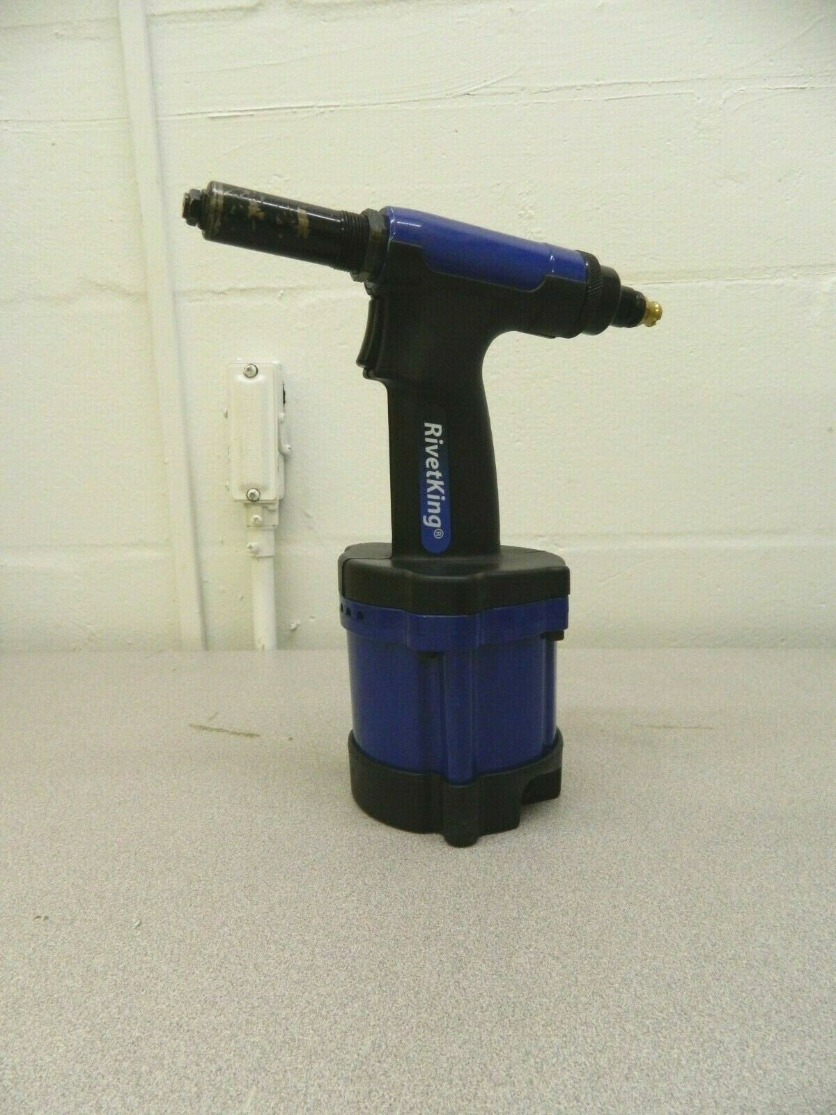 RivetKing Air Riveting Hammer Up to 3/16" Cap. ZT-6000